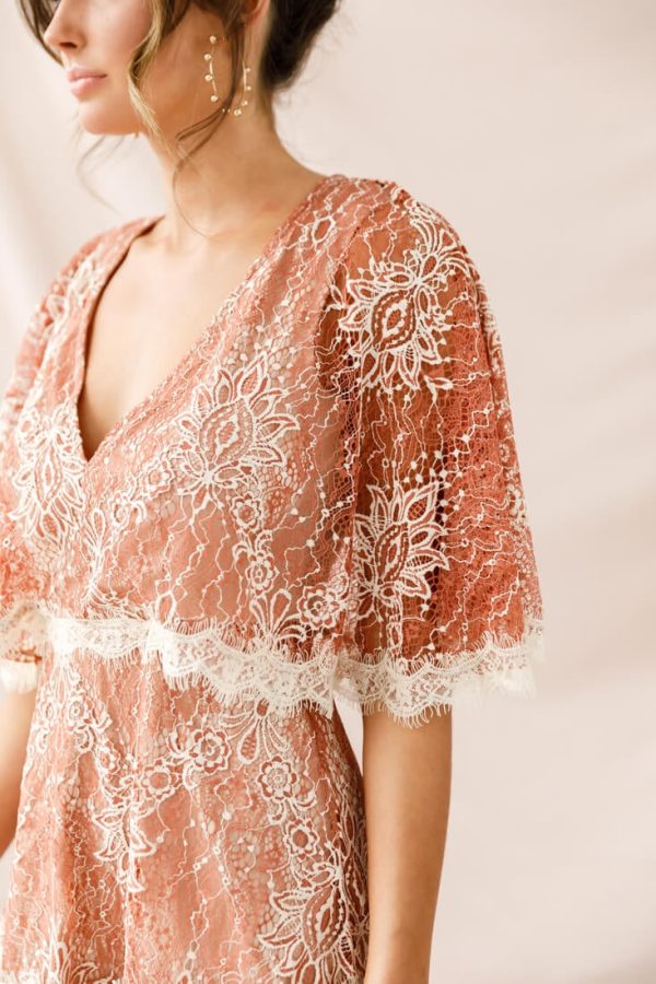 Caspar Batwing Lace Dress Rose Beige Online Sale